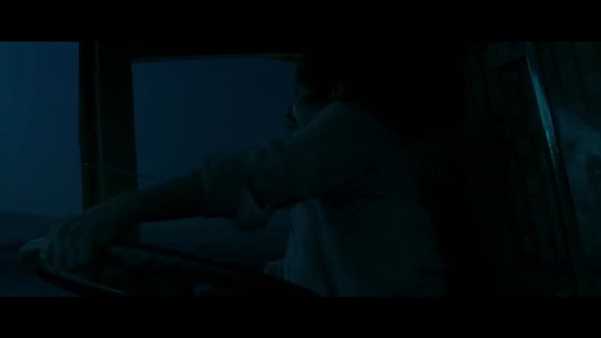 ஒரு வழிய படம் கிளைமேக்ஸ்வர போதுனு நாம சந்தோச படநம்ம ஆன்ட்ரியா இந்த படத்துல நடிக்குறாங்கனு நமக்கு மறந்துட கூடாதுனு அவங்க வர மாதிரி ஒரு வில் அம்பு பைட் சீன் வச்சி அவங்க நடிப்பு திறமய வெளி கொண்டு வந்தார் டைரக்ட்டர்.