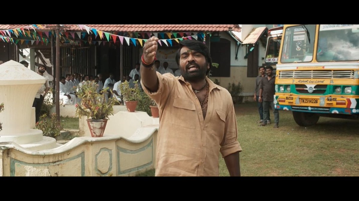 கடசியா JD & பாவனியும் நேர்ல பாத்து சண்ட போடுறாங்க பட கடைசில நம்ம பட ரியல் ஹீரோ விஜய சேதுபதி ( பவானி ) ய , JD அடிச்சி தொங்க விட்டார் . @actorvijay ய பாத்தாலே எல்லா டைரக்டரூம் என்ன நெனப்பாங்கலோ( அவங்கட்ட இருக்குற மொக்க கதை )அதே தான்  @Dir_Lokesh நென்னச்சிருக்க்கார்