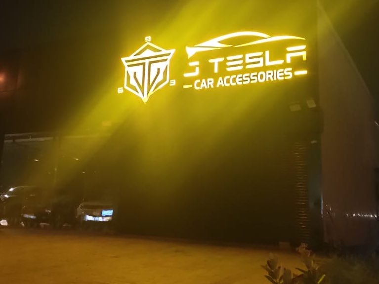 skyesportsintl's tweet photo. Welcome to Chennai! @elonmusk 

#Tesla Car Accessories available at Chennai 😅🙈 @Tesla https://t.co/OB038rLnMk