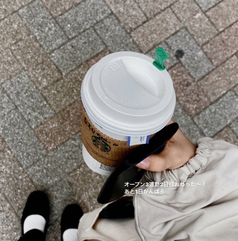 shitanokaori's tweet photo. 可愛いポーチや目についた本たち、好きなものに囲まれて暮らす日々 https://t.co/NyZcc8czSt