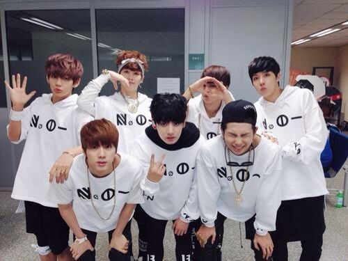 Селфи бтс вместе. Bts фото. Bts 2017 фотосессия. Бтс редкие кадры. Bts вертикальные.