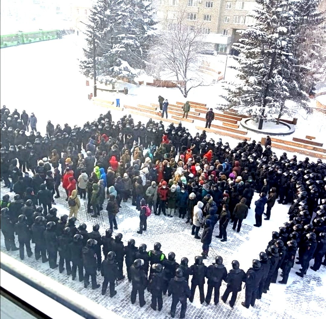 Навальный соболезнования. Красноярск митинг 31 января. Митинг. Митинг Навального в Красноярске. Несанкционированный митинг.