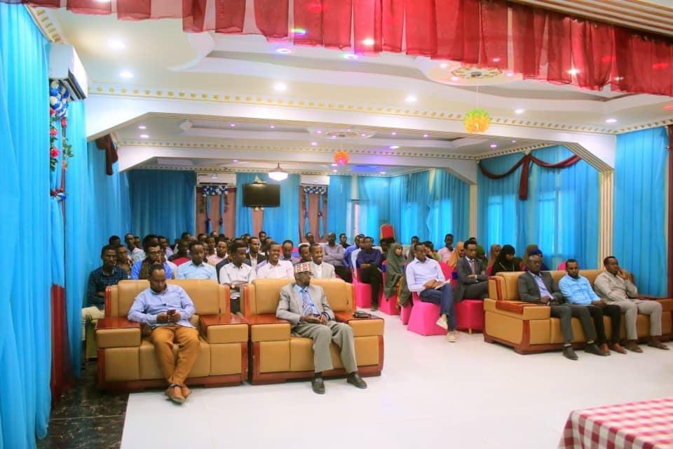 JamilaHagi's tweet photo. thank you @SWhub0 Photos from Book launch and Public Event organized by Research and Development Cell in Southwest Innovation Hub.
at Horyaal Hotel, Baidoa District. https://t.co/xayyBAuIxW