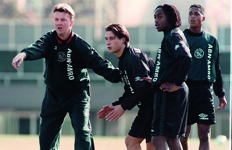 à l’entraînement, Louis van Gaal faisait essentiellement bosser son groupe via des exercices de passes pour préparer son équipe à conserver le ballon sous pression et encourager le pressing.