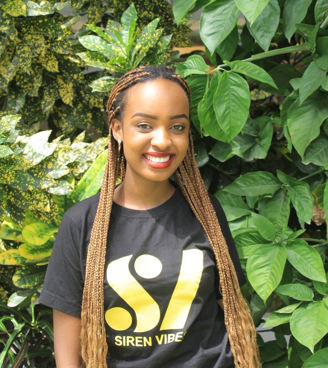 ShikirizaB's tweet photo. @HosyIrakoze is such a burundian girl who broke the boundaries & took a way to a career which most of the girls have fear of.
#Hosy is that great figure behind #SirenVibesTV in which she is founder & CEO. She is also promoting considerably the 🇧🇮an music industry
One word to her! https://t.co/nyOF4Oo5hJ