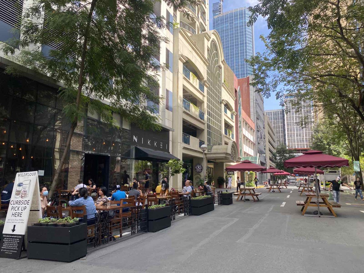 torlon_bush's tweet photo. We’re all set for the #MakatiStreetMeetAtRada. Have a chill Sunday and enjoy al fresco dining with great food from Wildflour, Sarsa, Nikkei Nama Bar, Din Tai Fung, The Coffee Bean &amp; Tea Leaf, Tosu, Guagua's Best, and Chicago's Pizza! We’re open up to 10:00PM here at Rada St. https://t.co/DDMwufih1W