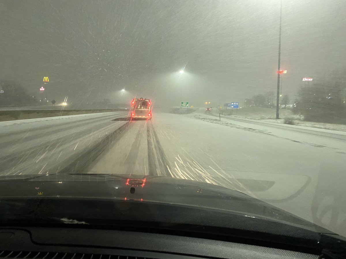 Awilson_14's tweet photo. @Kentuckyweather Roads were completely covered quickly. Glad to be home now https://t.co/BfAL80JcZy