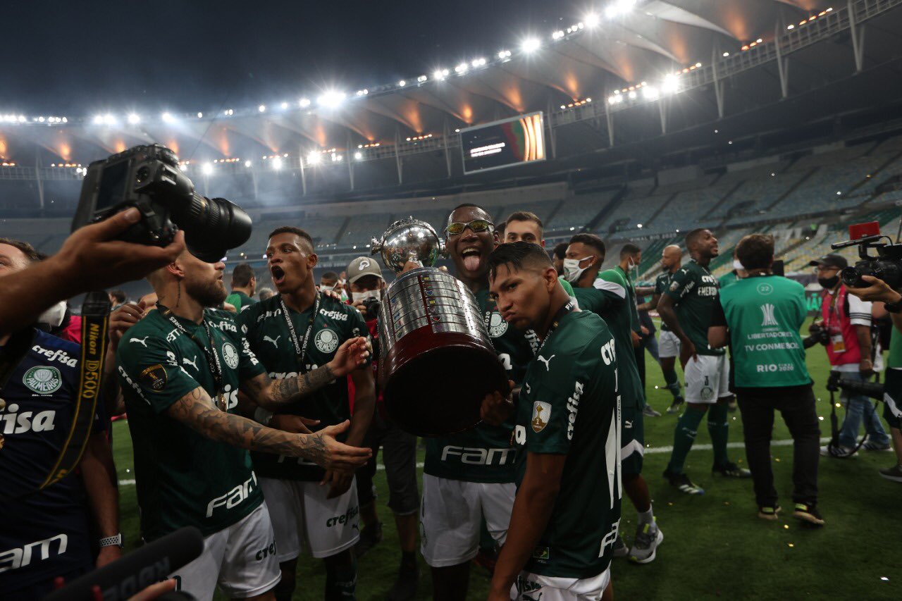 Com seis jogadores, Flamengo domina a seleção da Libertadores