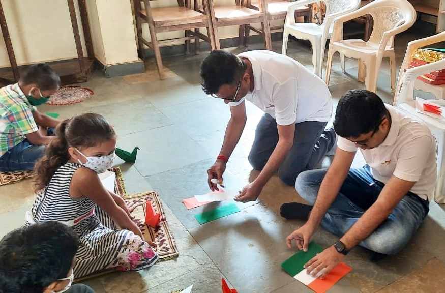 AneelMurarka's tweet image. Many #impoverished families leave their children in an #orphanage just because they don’t have enough resources. Along with son Sidhaant, spent quality time with these wonderful souls,taught them Origami &amp;amp; played games, truly a #movingexperience this #weekend. 
#AmpleMissiion