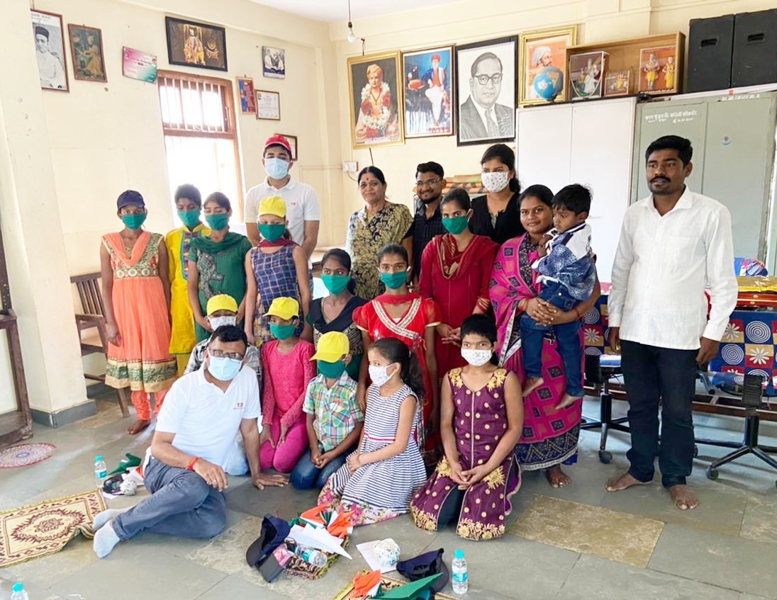 AneelMurarka's tweet image. Many #impoverished families leave their children in an #orphanage just because they don’t have enough resources. Along with son Sidhaant, spent quality time with these wonderful souls,taught them Origami &amp;amp; played games, truly a #movingexperience this #weekend. 
#AmpleMissiion