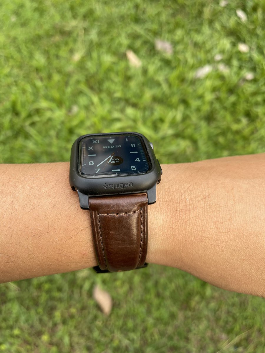 5. Aluminium vs Ceramic/Stainless Steel?Ada duit boleh je beli. Luaran sama, cuma ia lebih berat dan tahan calar. Bila dah pakai kat tangan sama je.Lagipun ramai guna case untuk protect jam mereka.Pertama kali dalam dunia orang guna case kat jam. Mengarut! Termasuklah aku.