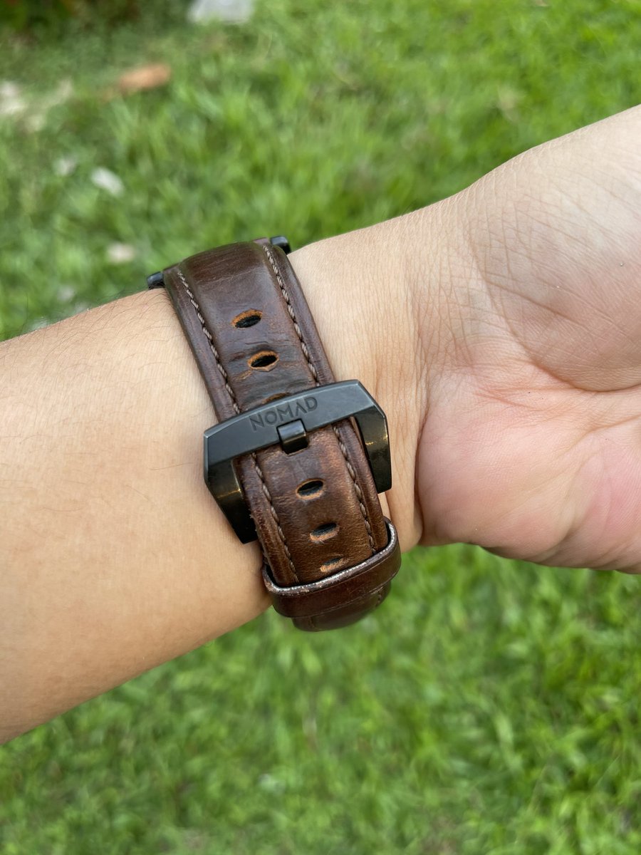Satu lagi kelebihan smartwatch ni kita boleh tukar-tukar strap dengan lebih mudah.Mungkin perlukan 20 saat je untuk tukar strap jam.Berbanding jam biasa yang kena gunakan skru halus untuk buka dan pasang.Jadi boleh sesuaikan dengan keadaan (formal/santai/sport) atau baju.