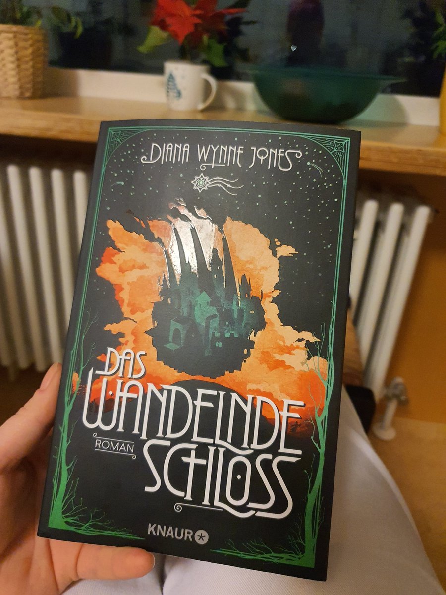 Konnte es heute mal fertig lesen. Es unterscheidet sich doch ziemlich zum Film, den muss ich aber bald nochmal anschauen da ich echt viel vergessen habe