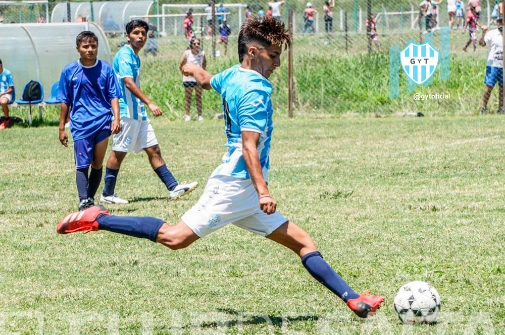 gytoficial's tweet photo. #FútbolInferiores ⚽️|| Poker de triunfos para los pibes en la 7ma fecha de inferiores. Mira todas las fotos en: https://t.co/YHA2eTnZzU https://t.co/3MSEkhCird