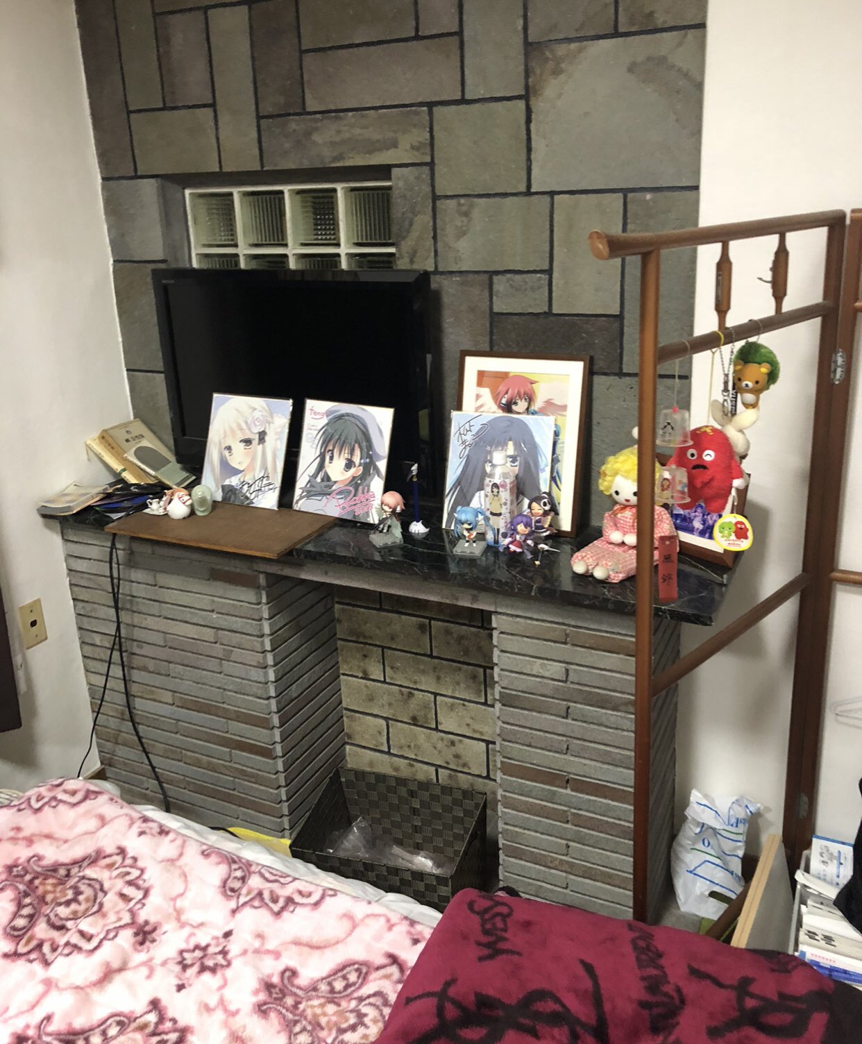 まけわんこ かっこいい子供部屋おじさんの部屋を作りたい この矛盾に挑戦したいー ちなみにアニメグッズは浪人時代から単調減少ですね 子供部屋の定義って子供用の勉強机があるですよね T Co Cvus0y3d Twitter