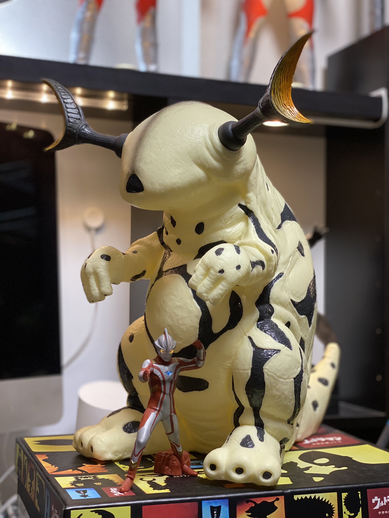 〈新品〉1/1スケール マケット怪獣 リムエレキング ～特典メビウス写真付き Amazon.co.jp: 1/1スケール マケット怪獣 リムエレキング 特典