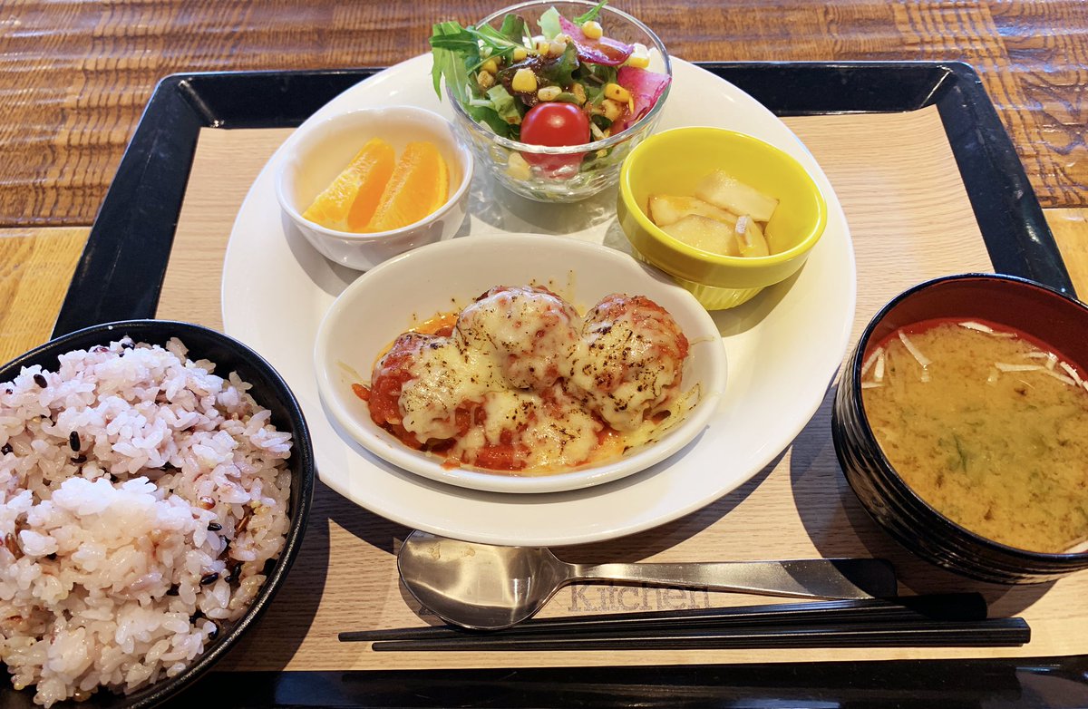corneria2's tweet photo. 今日は野津田方面に出かける用事があったので、ゼルビアキッチンで🍽チュフタのプレートをランチで頂きました。これ、美味しいんですよねぇ☺️

🍚お米は玄米で健康志向です😉

#ゼルビア
#ゼルビアキッチン https://t.co/vEXy75tdEH