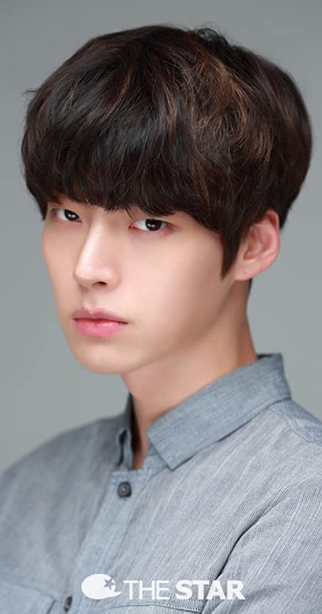 Kdramaislife14's tweet photo. Does anyone has a crush on this guy?? https://t.co/wLPGB30Ip2