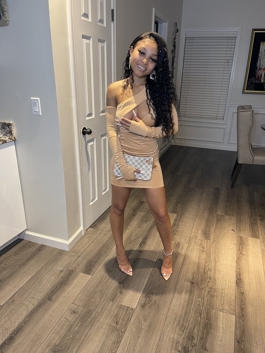dneshawright's tweet photo. It’s cheaper to keep her, not me 💎 ✨🤎 https://t.co/I3PwVscyaW