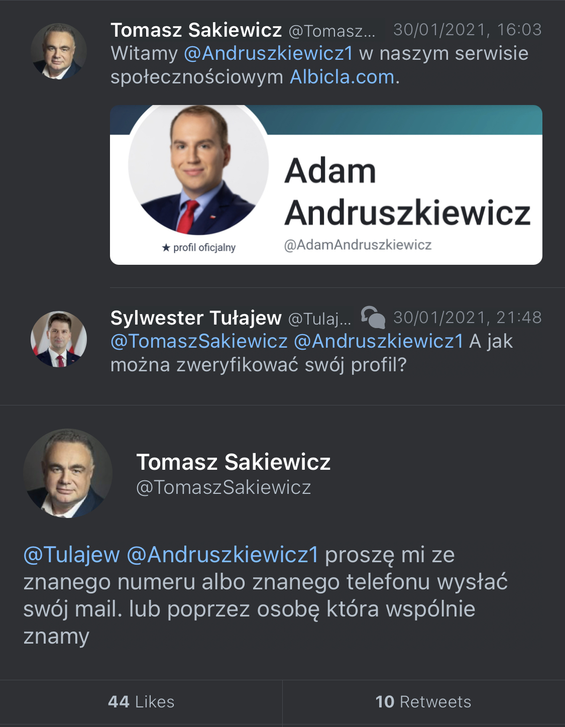 EtCVR94W8AoU1Iv