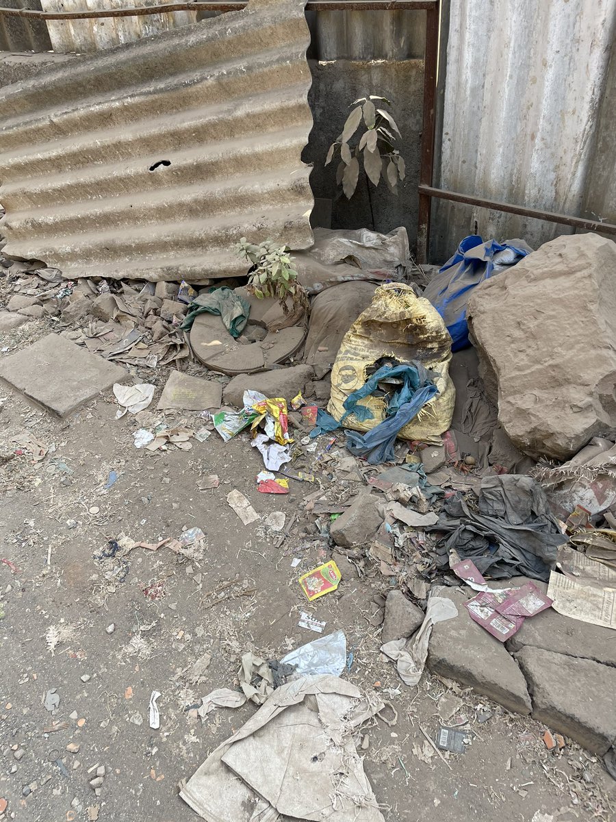 scarface4ya's tweet photo. @mybmcWardKE @mybmc @swachhparle @MCGM_BMC @IqbalSinghChah2 @AUThackeray @AAI_Official no clean up done @mybmcWardKE there is garbage everywhere !? Why there is no BMC workers cleaning this space !? Need immediate assistance #savesahar ! @Francis21747076 @Batman81524642 https://t.co/eZtuTBW2Ah