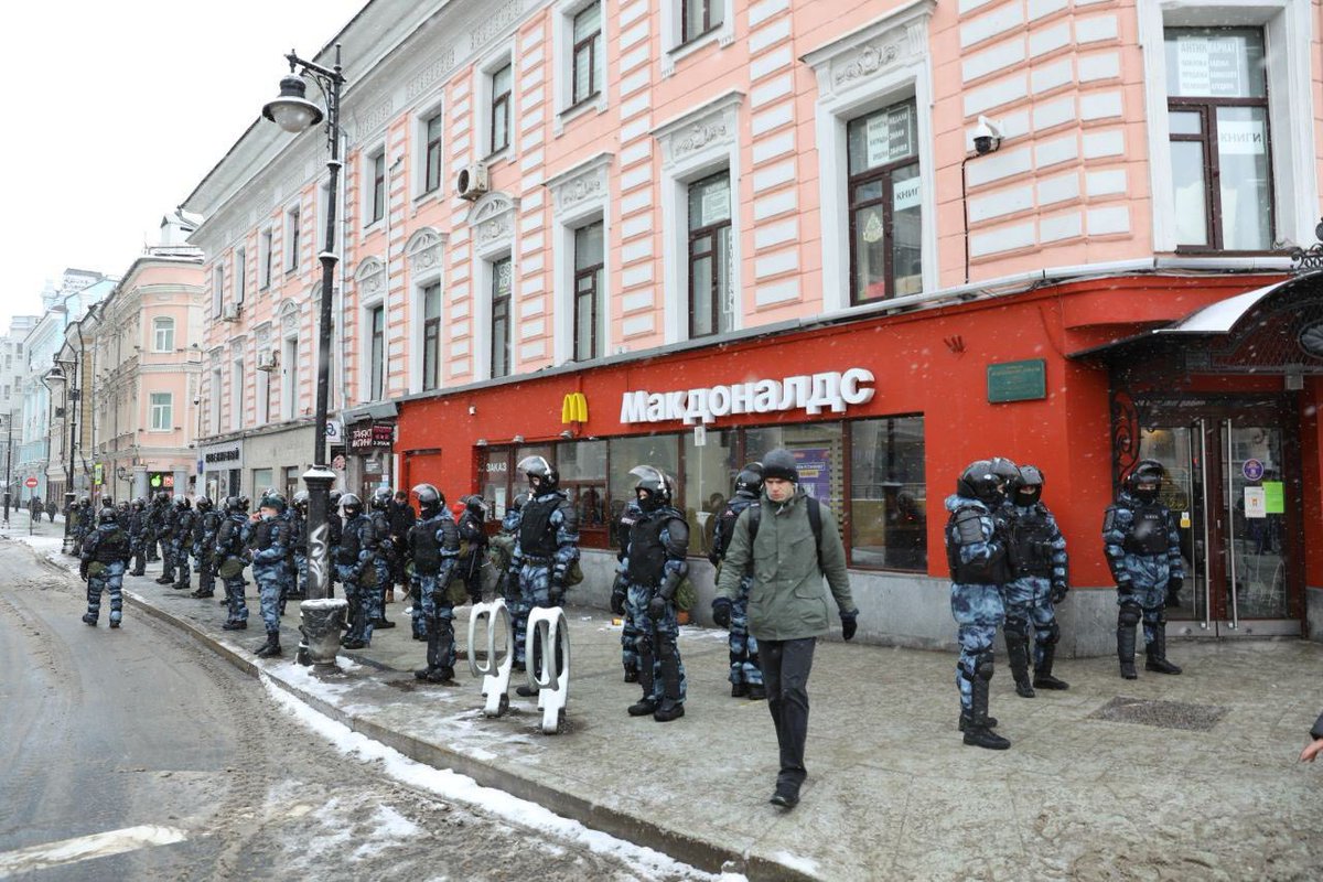 Yoghikitt's tweet photo. Так секретный рецепт Биг-мака ещё не охраняли https://t.co/7STB5xFToj