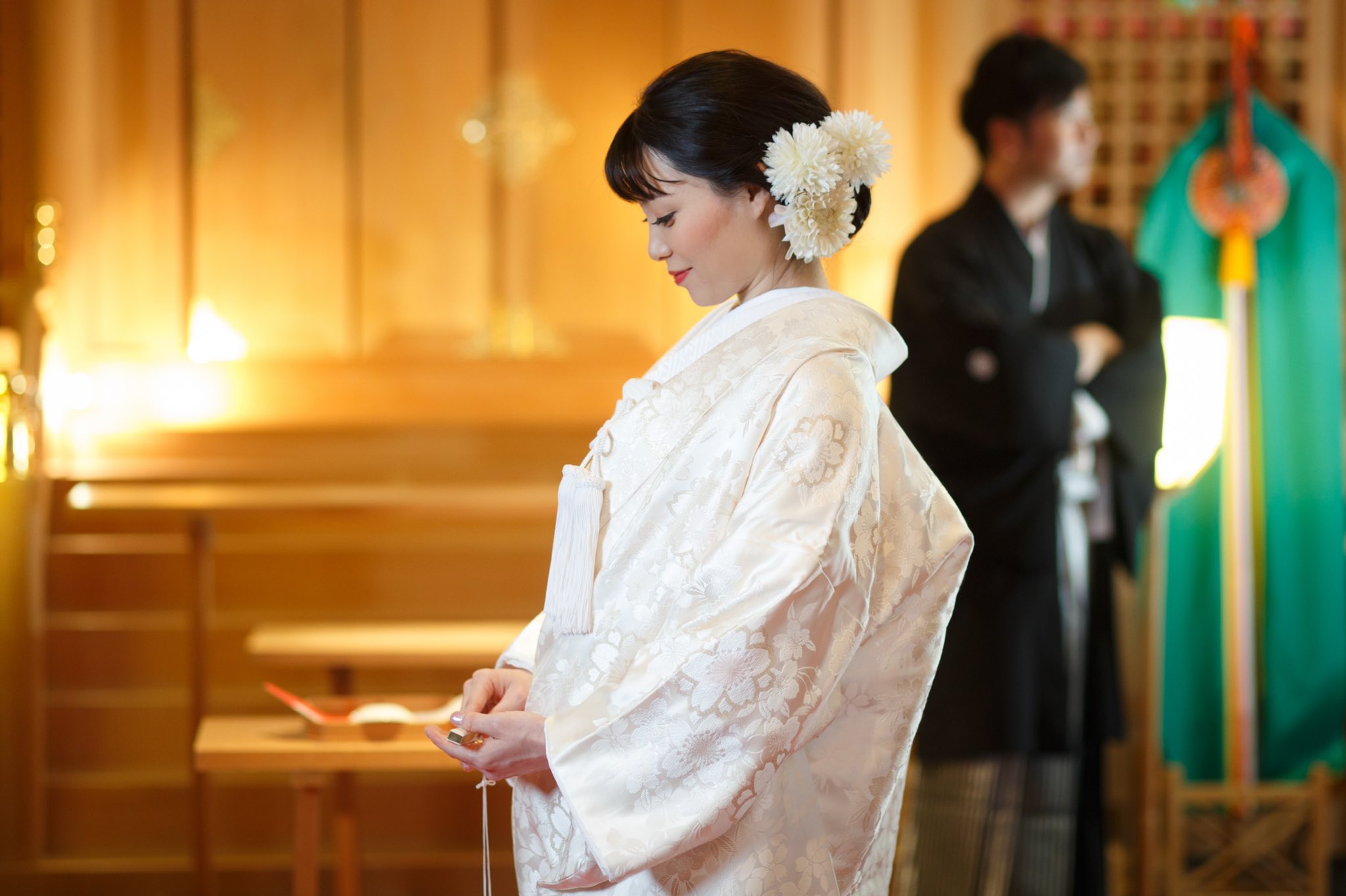 大分の結婚式場 パルスファイブ 花嫁様しか着ることの出来ない白無垢 最も格式の高い正礼装です 伝統的でおめでたい吉祥文様など 様々な柄が施されている白無垢 小物ひとつで雰囲気が変わります 差し色を入れてみたり こだわった コーディネートをして