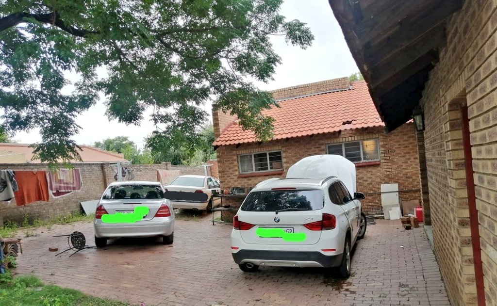 JoburgMPD's tweet image. Media Statement 

30 January 2021 

SUSPECT ARRESTED FOR HIGH CALIBRE WEAPONS 

facebook.com/14314563605174…