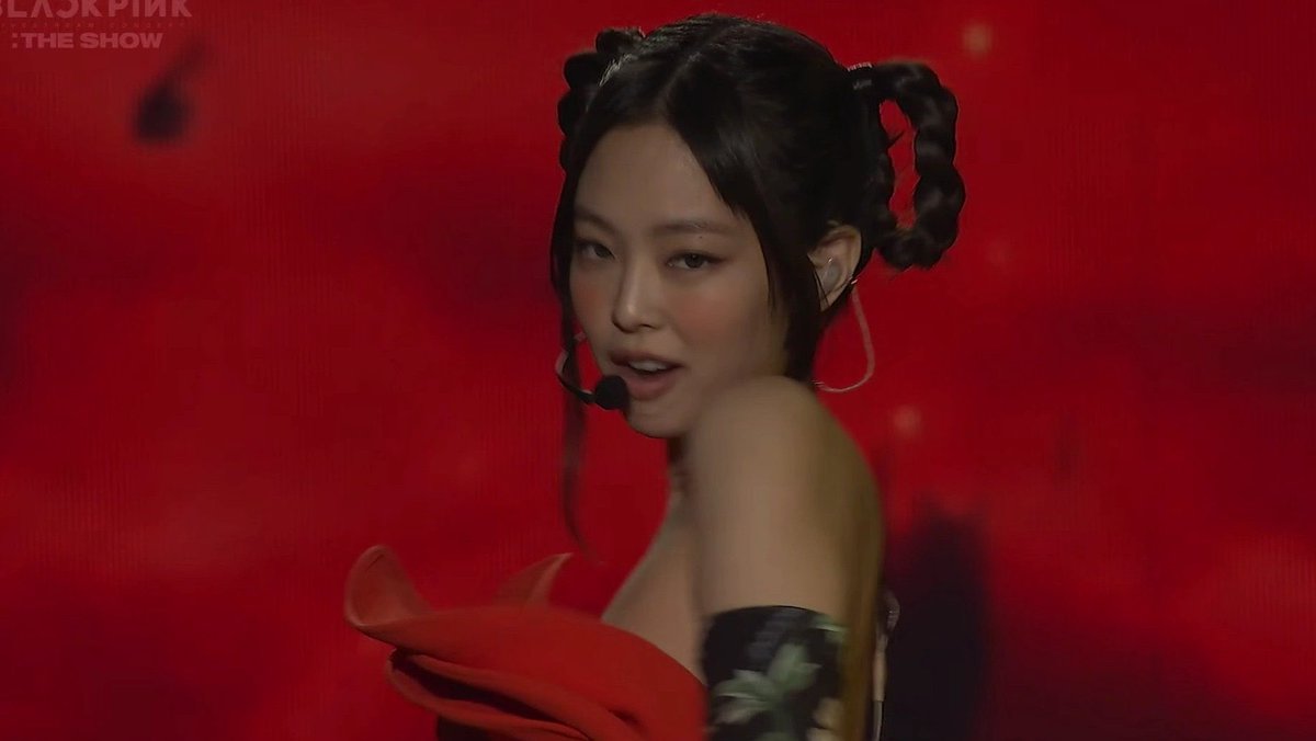 jenphilic's tweet photo. REPLY WITH JENNIE KIM IF YOU ARE PROUD OF HER https://t.co/86tzhqVxDy