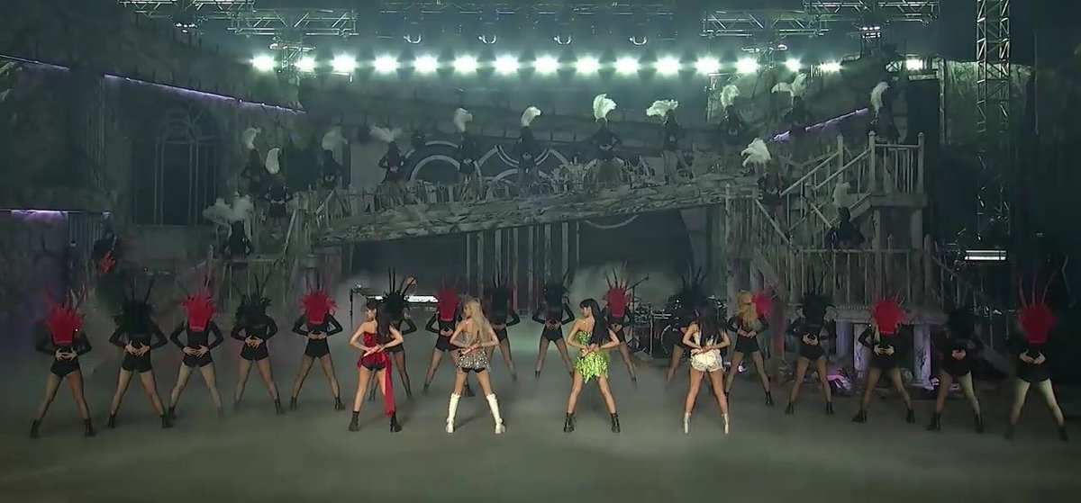 iIyunie's tweet photo. everything about the show is amazing. the stages, the outfits, the pinks, their presence, the live vocals, the liveband, the dance, the expressions, the amount of jennie, lisa, rosé &amp; jisoo, to have 4 of them in one group, blackpink really is THAT group, im so proud #THESHOWToday https://t.co/2oTBvOlhte