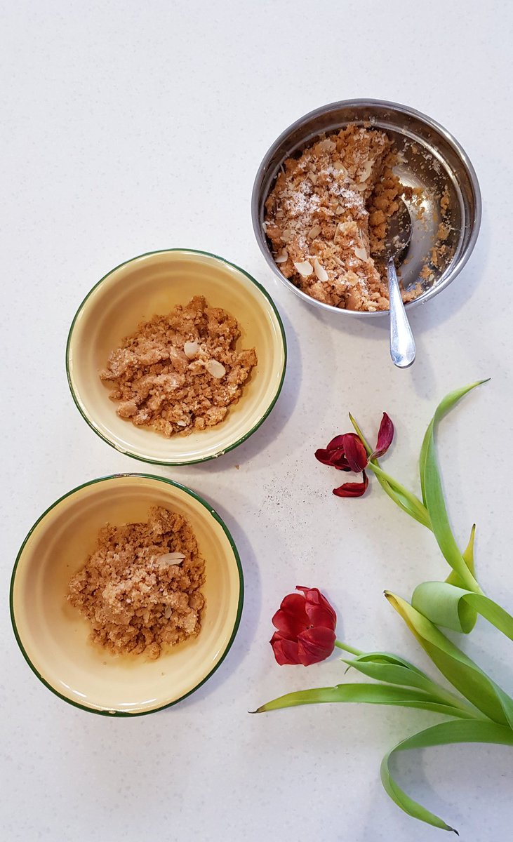 BBungaroo's tweet image. Weekend #breakfast with some prashadam #sujihalwa with my #homemade ghee. Deliciously made with love
