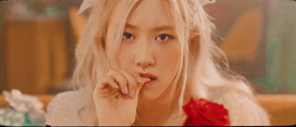 ultrosechaeng's tweet photo. ROSÉ DEBUT ON THE SHOW 

#로제 #ROSÉ #블랙핑크 https://t.co/eMpMnGQVZN