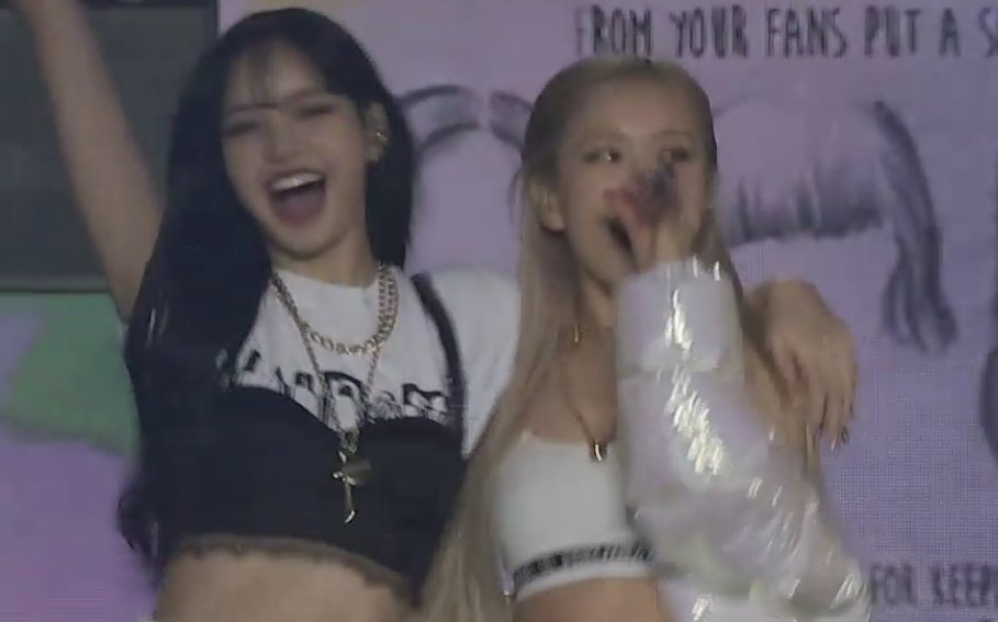 mingukislife's tweet photo. BLACKPINK LOOK SO HAPPY IN THEIR FOREVER YOUNG FINAL STAGE... I LIT RALLY COULD DIE IN THIS MOMENT I LOVE THEM SFM #BLACKPINKTHESHOWConcert https://t.co/VF3WkyQDIJ