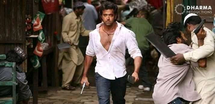 Workaholic and dedicated  @iHrithik had given his best in d best film of his careerWhy its d best ??Bcz it's not niche but it has emotional content It's not like other brainless masala entertainer it has all d element to call classy CLASSIEST COMMERCIAL INDEEDAGNEEPATH 