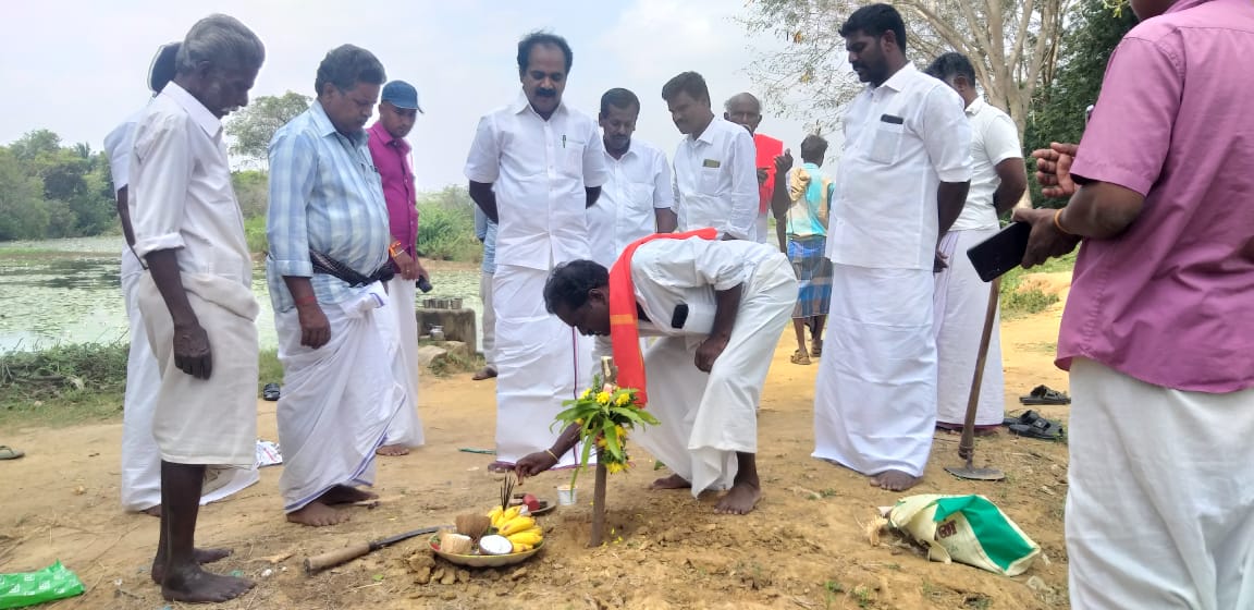 SMeyyanathan's tweet photo. #ஆலங்குடி_சட்டமன்றதொகுதி #அமரசிமேந்திரபுரம் ஊராட்சி பகுதியில் தண்ணீர் பற்றாக்குறையை போக்கும் வகையில் மேல்நிலை நீர்த்தேக்க தொட்டி அமக்க எற்பாடு செய்யப்பட்டு அடிக்கல் நாட்டிய போது... https://t.co/HM4JevnU3B