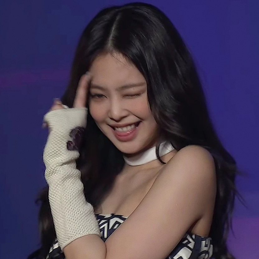 deukiethinker's tweet image. JENNIE