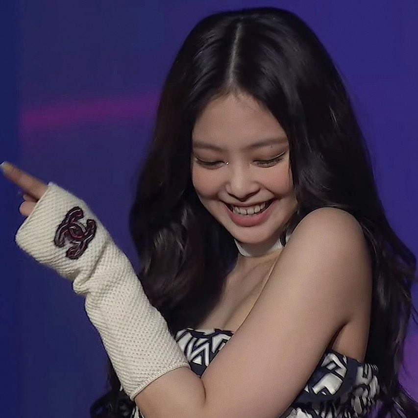 deukiethinker's tweet image. JENNIE