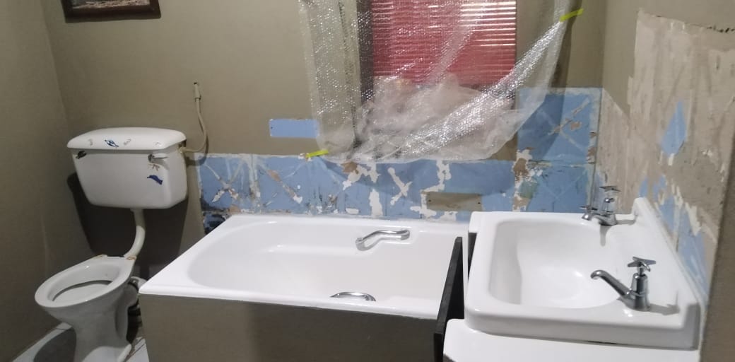 MoshProject1's tweet photo. Are you worried about the cost of replacing your bathtub, basin or toilet? Do not replace, resurface and renew your home at an affordable price. With 5 year guarantee. Call/Whatsapp Nelson on: 0742801655 #scripturechallenge #stilhouttechallenge #DJSBU #WeAppreciateMakhadzi https://t.co/UIrt0I5fhk