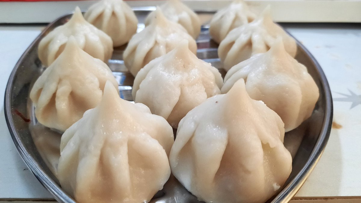 PathareVlogs's tweet photo. Sankashti Chartuthi Special. 

#ganpati #ganpatibappamorya #bappa #bappamorya #sankashtichaturthi #modak #foodlover😍 #foodchannel #foodloversindia #trending #ganpatibappa #festival #cookingathome #CookingWithPassion #modakrecipe #youtubers #youtubeindia #saiprasadpatharevlogs https://t.co/ifeSIYRfN2