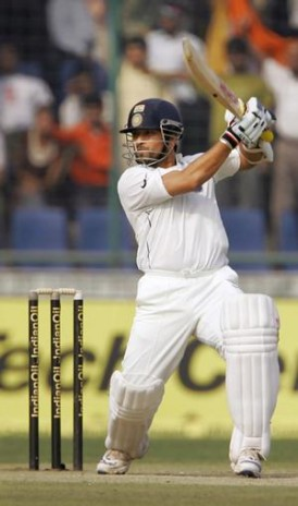 Thus began the last morning, the match balanced on knife’s edge. The stands of the stadium overflowed with 45,000 people. Tendulkar walked out with the unwavering goal of winning the match.