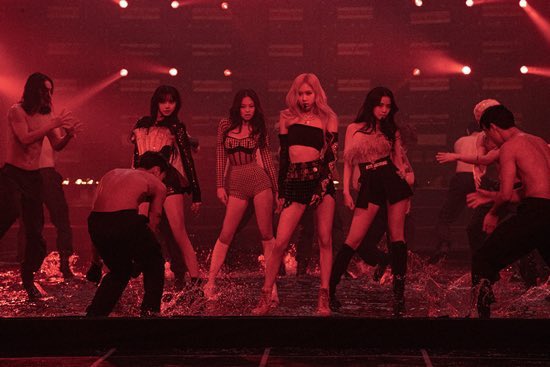 Danibgw's tweet photo. O que falar do cenários? Tava perfeito! Blackpink Is The Revolution e todes sabemos disso😭😭 eu criei muitas expectativas e o THE SHOW SUPRIU TODAS! ACLAMAÇÃO! Rosé, Lisa, Jisoo Jennie estavam impecáveis
#THESHOW #THESHOW_SOUNDCHECKLIVE #THESHOWBLACKPINK https://t.co/ylvRdw4Owi