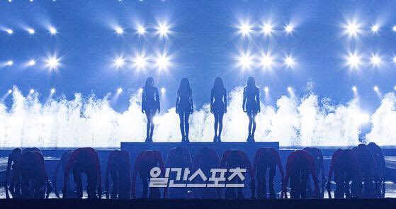 Danibgw's tweet photo. O que falar do cenários? Tava perfeito! Blackpink Is The Revolution e todes sabemos disso😭😭 eu criei muitas expectativas e o THE SHOW SUPRIU TODAS! ACLAMAÇÃO! Rosé, Lisa, Jisoo Jennie estavam impecáveis
#THESHOW #THESHOW_SOUNDCHECKLIVE #THESHOWBLACKPINK https://t.co/ylvRdw4Owi