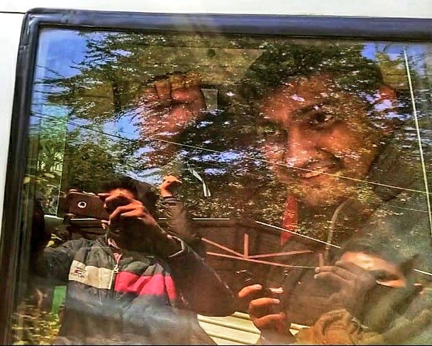 vijaita's tweet image. ✊✊ #mandeeppunia in police custody
Photo via @PunYaab