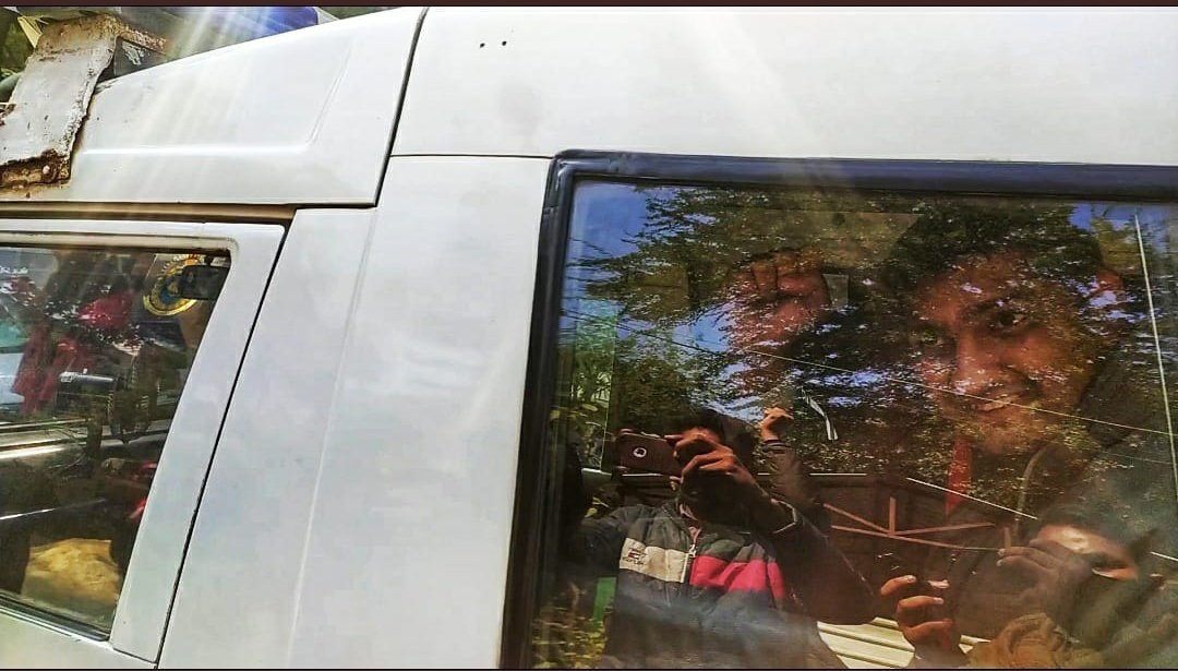 Somya Lakhani (@somyalakhani) on Twitter photo Jazbaa dekhiye: that's freelance journalist #MandeepPunia in a police car earlier today. Photo by another fearless reporter <a href="/PunYaab/">Sandeep Singh</a> Jazbaa dekhiye: that's freelance journalist #MandeepPunia in a police car earlier today. Photo by another fearless reporter <a href="/PunYaab/">Sandeep Singh</a>