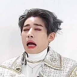 WooyasWife's tweet photo. @NewWorld_VICTON SUBIN TE AMO, ESTOY TAN SENSIBLE POR EL FIN DE ESTA ERA QUE ESTOY LLORANDO AL VER TU CARITA HERMOSA😭😭 
#현실로_이뤄진_우리의_와라쎄
#The_future_is_VICTON https://t.co/2sbLNfFRNt