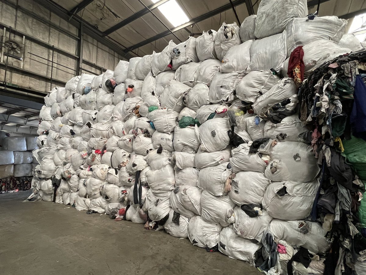 HandsFzc's tweet photo. #Raw #material #usedclothings #used #clothingshoesandaccessories https://t.co/8EHzOflIrP