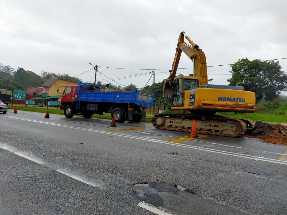 31/01/2021(Ahad)
Pemakluman Kerja:-

RECONSTRUCTION, MILL &amp; PAVE  bagi kerja BP FASA 1-8-2021-Daerah Machang di FT004 SEKSYEN 286.50-287.50 (Depan Petron-PPA) 
 Tarikh Mula : 31.1.2021
 Tarikh Siap: 16.02.2021 
Sebarang kesulitan amat dikesali.