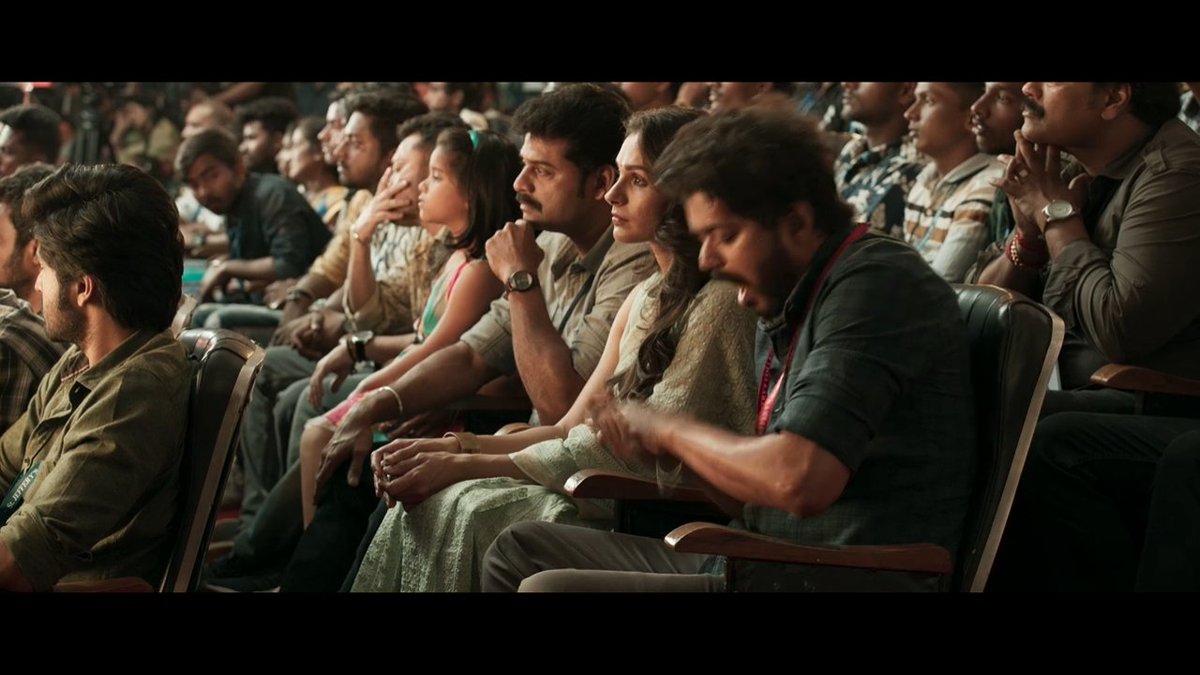  @Dir_Lokesh இயக்குற மூனாவது படம் தான் மாஸ்டர் அவர் தான் மாநகரம் & கைதி படத்த டைரக்ட் பன்னாறா அப்டினு ஒரு சந்தேகத்த வர வைக்குது இந்த மாஸ்டர் படம்.இதுக்கு முன்னாடி எடுத்த பட கதைக்கும் ,மாஸ்டருக்கும் கதைக்கும் ரொம்ப வித்தியாசம் இருக்குஇது லோகேஷ் படமா இல்ல. இன்னொரு விஜய் படமா?