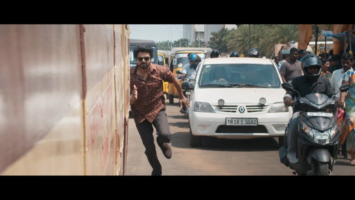  @Dir_Lokesh இயக்குற மூனாவது படம் தான் மாஸ்டர் அவர் தான் மாநகரம் & கைதி படத்த டைரக்ட் பன்னாறா அப்டினு ஒரு சந்தேகத்த வர வைக்குது இந்த மாஸ்டர் படம்.இதுக்கு முன்னாடி எடுத்த பட கதைக்கும் ,மாஸ்டருக்கும் கதைக்கும் ரொம்ப வித்தியாசம் இருக்குஇது லோகேஷ் படமா இல்ல. இன்னொரு விஜய் படமா?