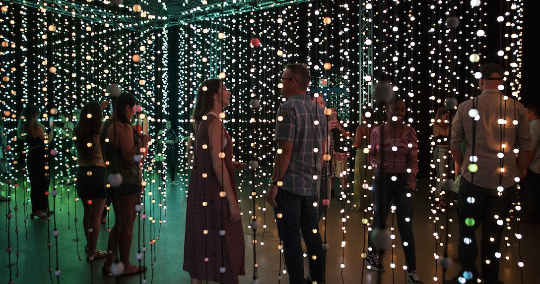 "Submergence" with thousands of hanging lights to walk through and "Transition," a virtual reality experience depicting leaving one world and entering another.

Wonderspaces reopens at Fashion District with three new art installations phillyvoice.com/wonderspaces-p…
